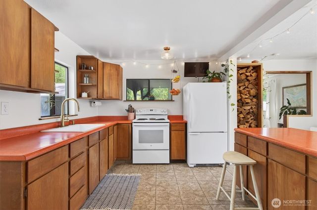 865 E Valley Road, Skamokawa, WA 98647