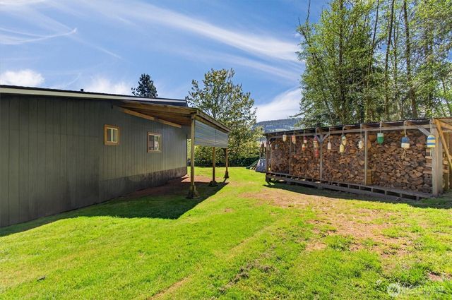 865 E Valley Road, Skamokawa, WA 98647