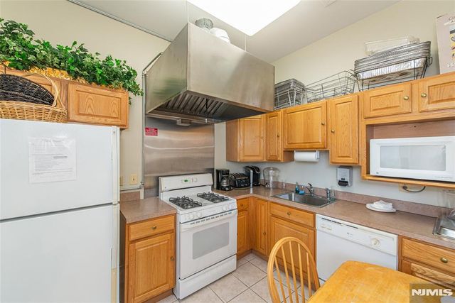 454 Cambridge Drive, Butler Borough, NJ 07405