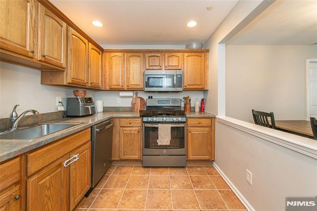 454 Cambridge Drive, Butler Borough, NJ 07405