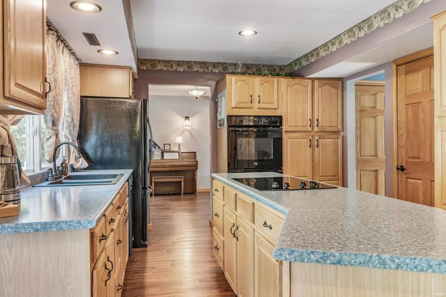 7901 Glenoak Parkway, Fort Wayne, IN 46815