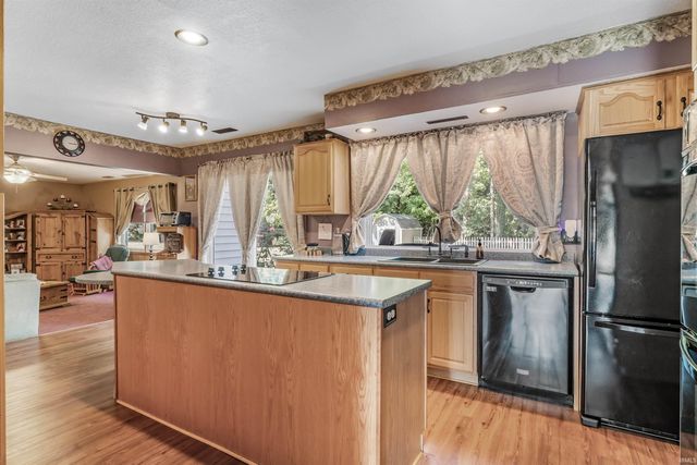 7901 Glenoak Parkway, Fort Wayne, IN 46815