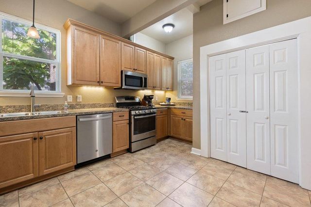 314 and 312 W 3rd ST, Taylor, TX 76574