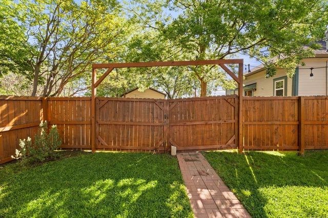 314 and 312 W 3rd ST, Taylor, TX 76574