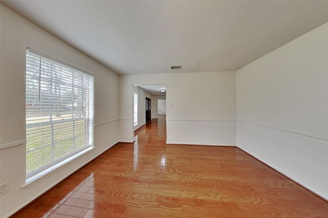 2137 Parkdale Drive, Houston, TX 77339