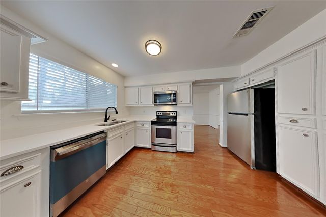 2137 Parkdale Drive, Houston, TX 77339