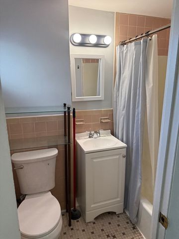 324 Granite St A, Quincy, MA 02169