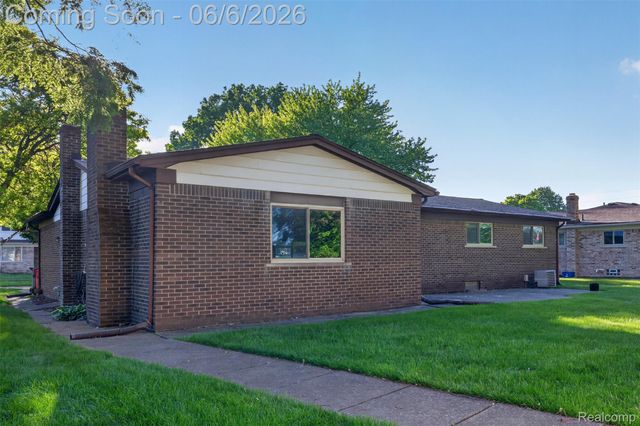 40142 Pallazo Street, Clinton Charter Township, MI 48038