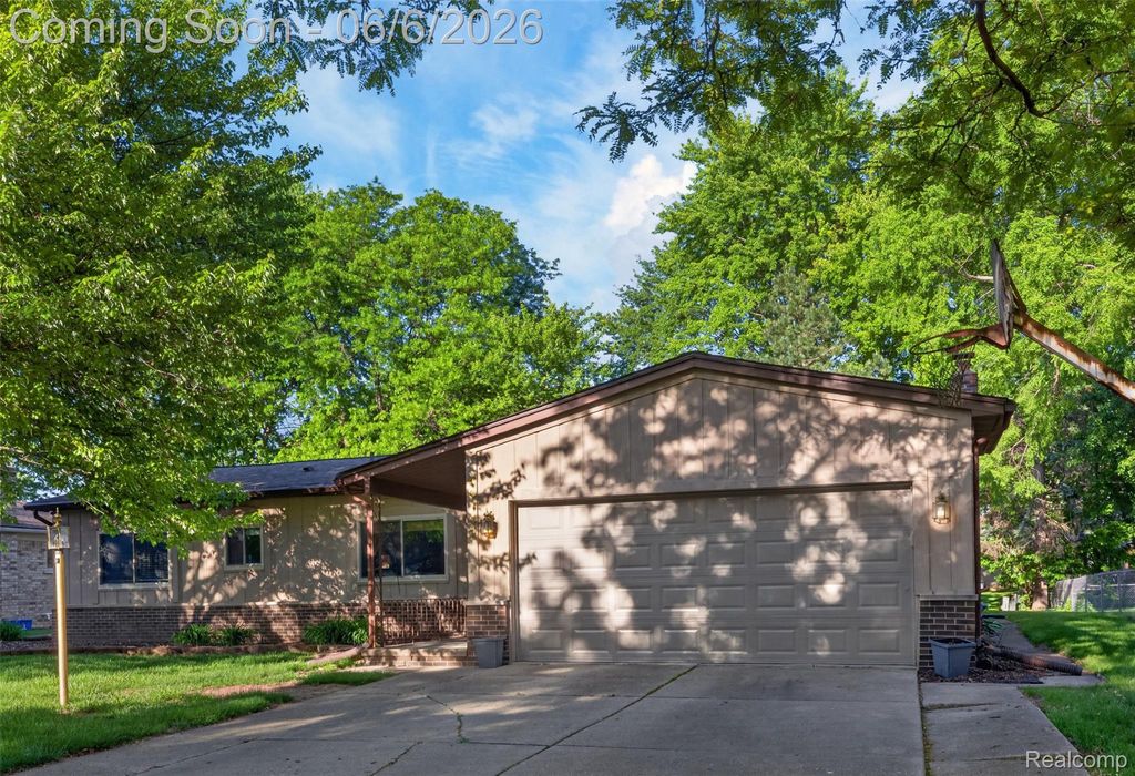 40142 Pallazo Street, Clinton Charter Township, MI 48038