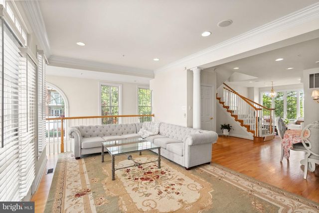1334 LESSARD LN, Mclean, VA 22101