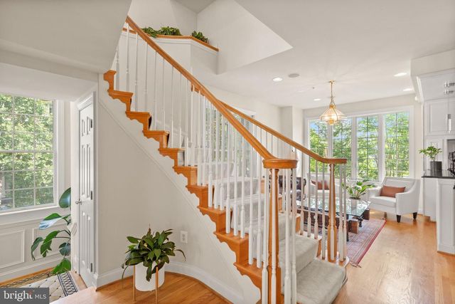 1334 LESSARD LN, Mclean, VA 22101