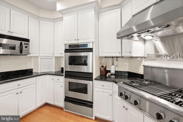1334 LESSARD LN, Mclean, VA 22101