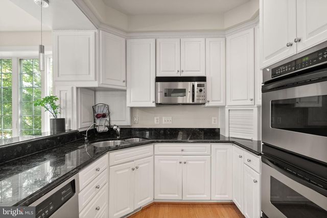 1334 LESSARD LN, Mclean, VA 22101