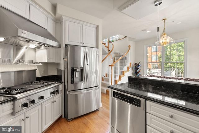 1334 LESSARD LN, Mclean, VA 22101