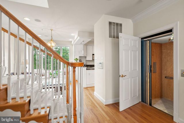 1334 LESSARD LN, Mclean, VA 22101