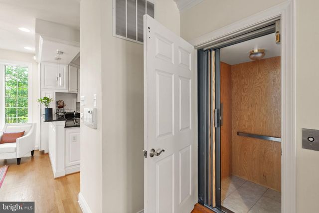 1334 LESSARD LN, Mclean, VA 22101
