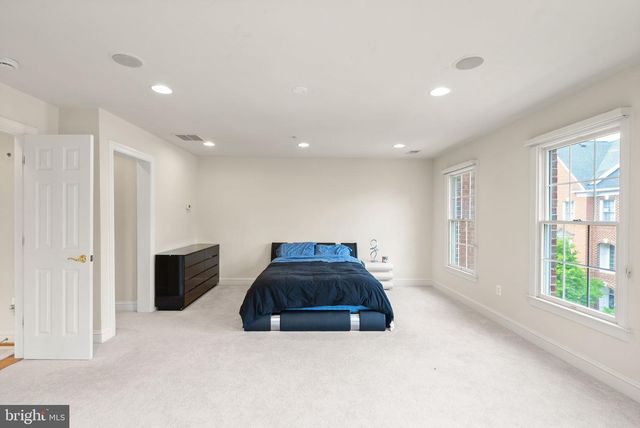 1334 LESSARD LN, Mclean, VA 22101