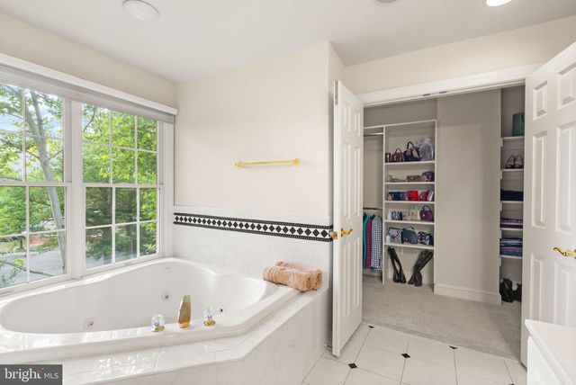 1334 LESSARD LN, Mclean, VA 22101