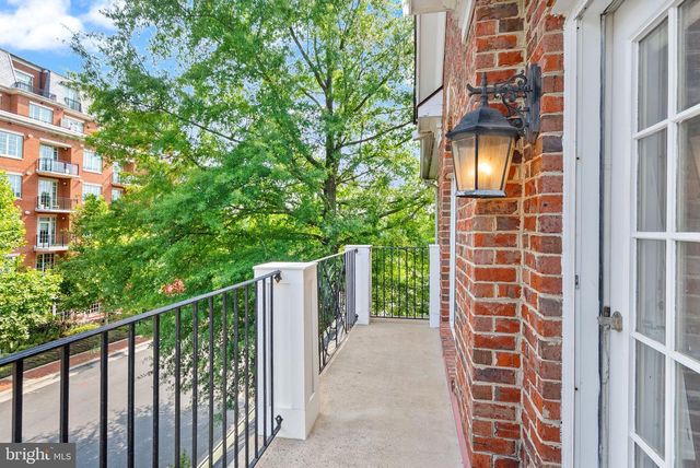 1334 LESSARD LN, Mclean, VA 22101