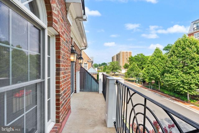 1334 LESSARD LN, Mclean, VA 22101