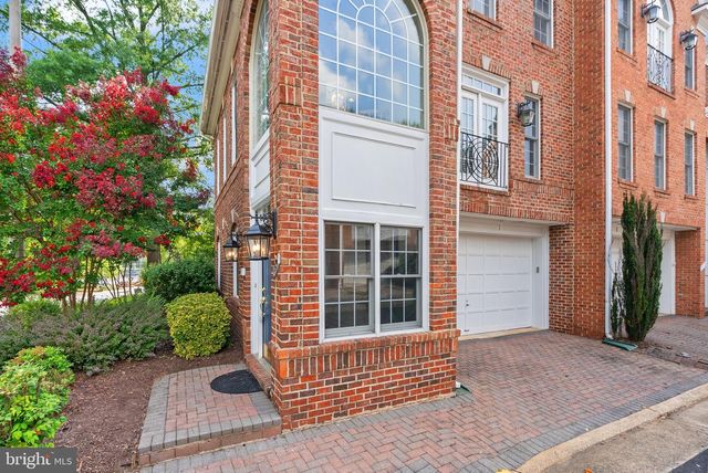 1334 LESSARD LN, Mclean, VA 22101