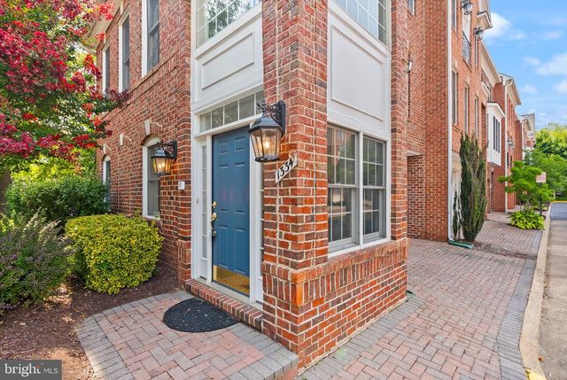 1334 LESSARD LN, Mclean, VA 22101