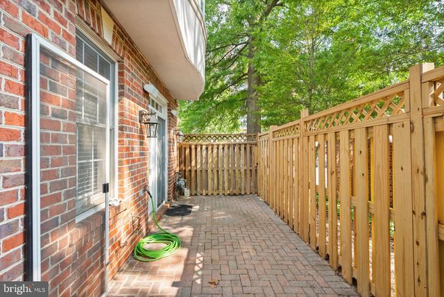 1334 LESSARD LN, Mclean, VA 22101