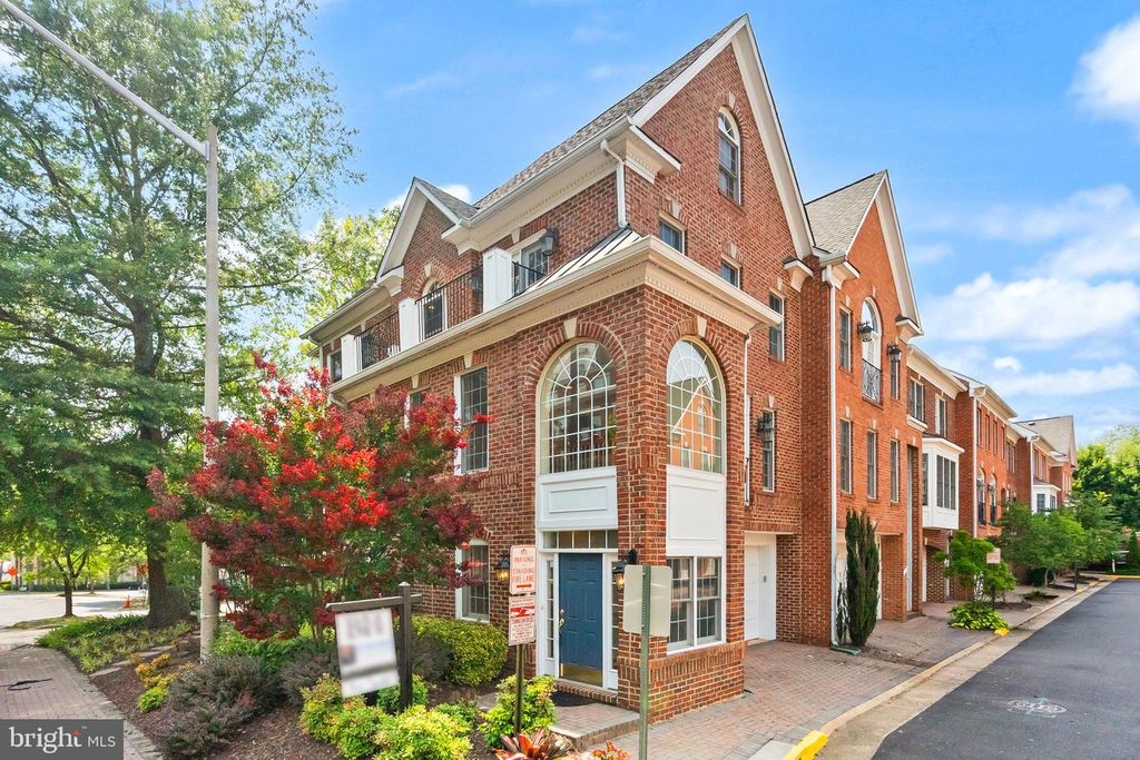 1334 LESSARD LN, Mclean, VA 22101