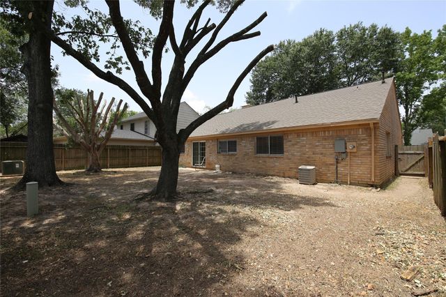 18203 Brooknoll Drive, Houston, TX 77084