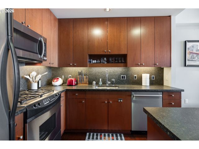 1025 Nw COUCH St 1217, Portland, OR 97209