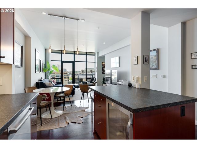 1025 Nw COUCH St 1217, Portland, OR 97209