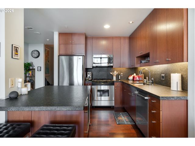1025 Nw COUCH St 1217, Portland, OR 97209