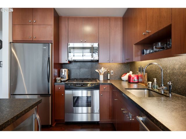 1025 Nw COUCH St 1217, Portland, OR 97209