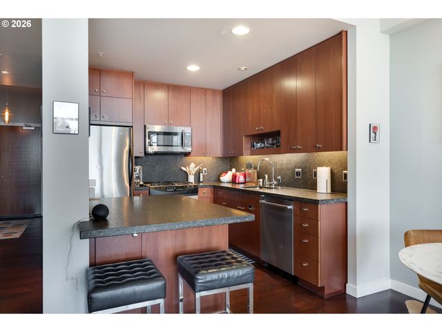 1025 Nw COUCH St 1217, Portland, OR 97209