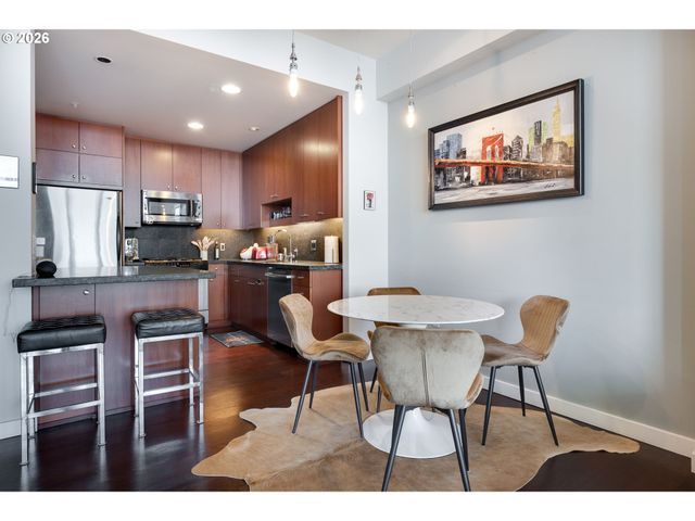 1025 Nw COUCH St 1217, Portland, OR 97209