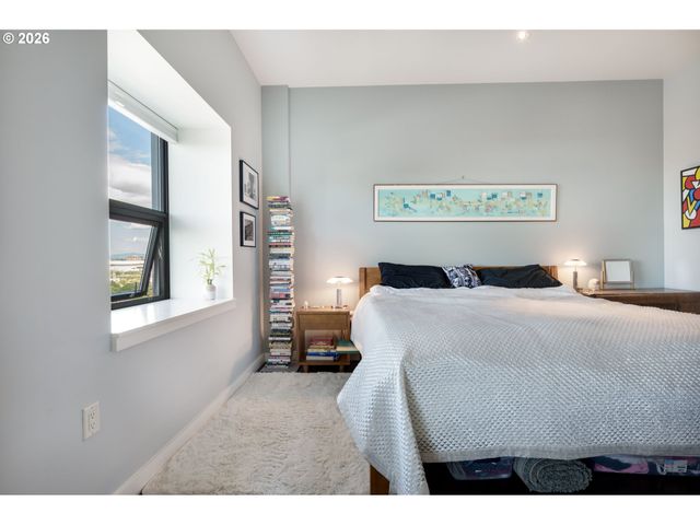 1025 Nw COUCH St 1217, Portland, OR 97209