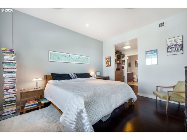 1025 Nw COUCH St 1217, Portland, OR 97209