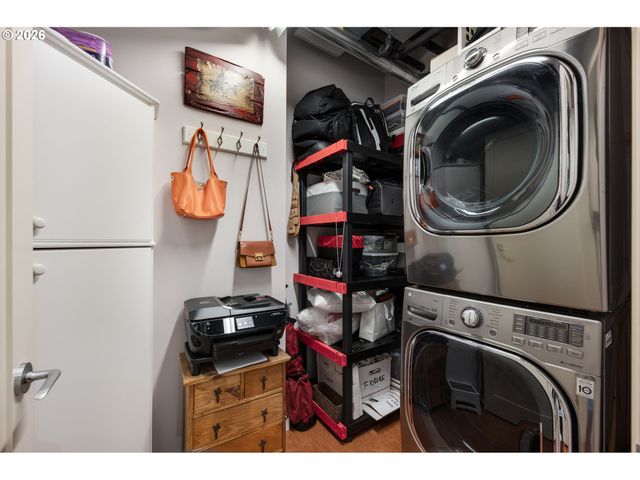 1025 Nw COUCH St 1217, Portland, OR 97209