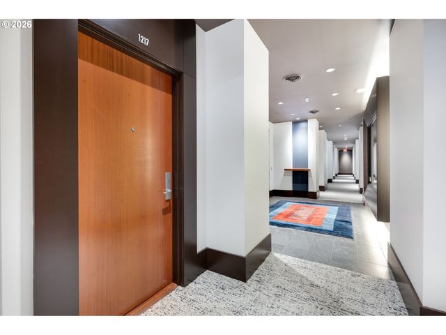 1025 Nw COUCH St 1217, Portland, OR 97209