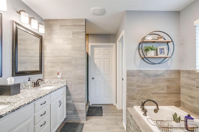 2908 Greenway Drive, Burleson, TX 76028