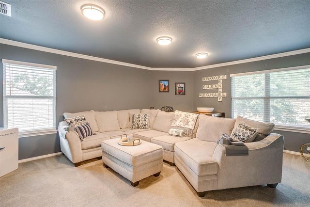 2908 Greenway Drive, Burleson, TX 76028