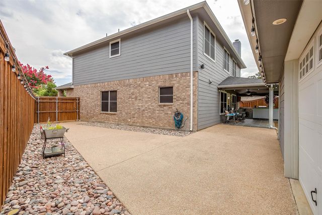 2908 Greenway Drive, Burleson, TX 76028