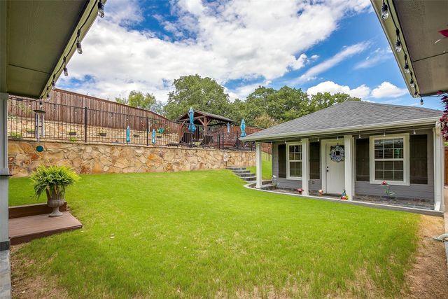 2908 Greenway Drive, Burleson, TX 76028