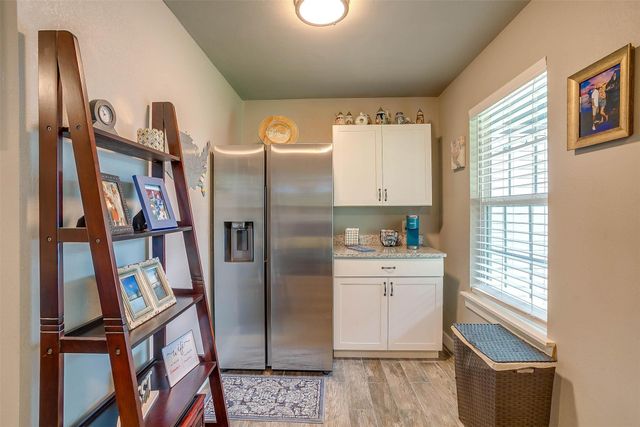 2908 Greenway Drive, Burleson, TX 76028