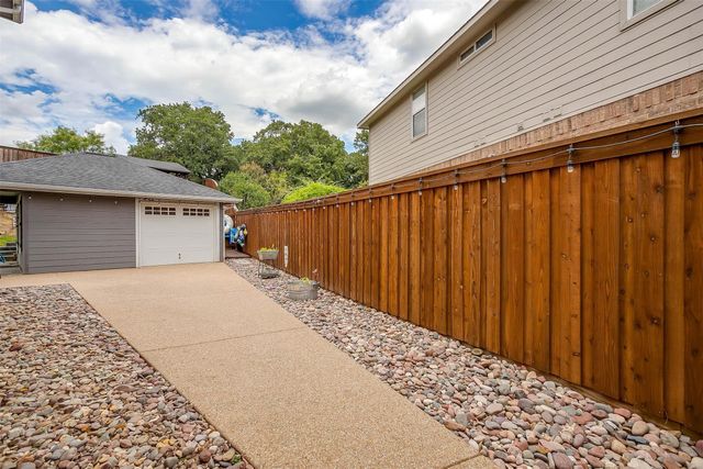 2908 Greenway Drive, Burleson, TX 76028