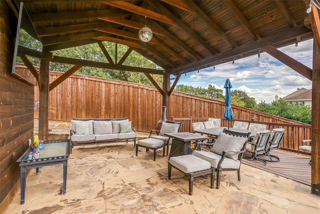 2908 Greenway Drive, Burleson, TX 76028