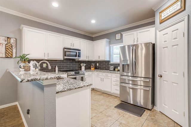2908 Greenway Drive, Burleson, TX 76028