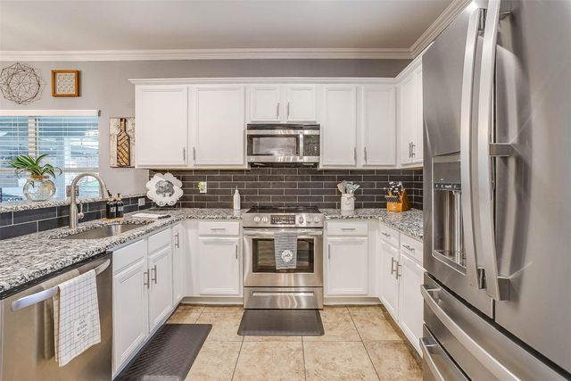 2908 Greenway Drive, Burleson, TX 76028