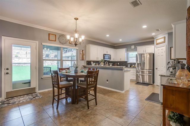 2908 Greenway Drive, Burleson, TX 76028