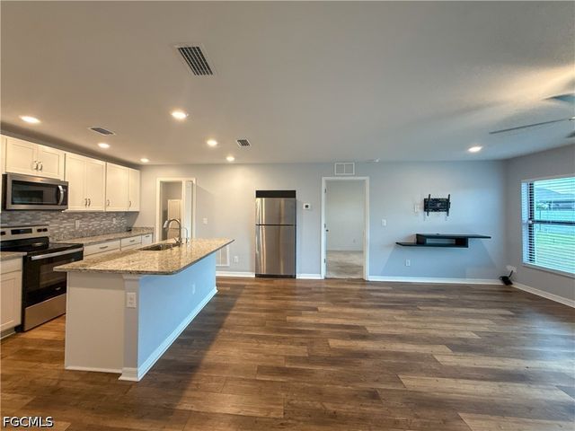 3010 NE 6th PL, Cape Coral, FL 33909